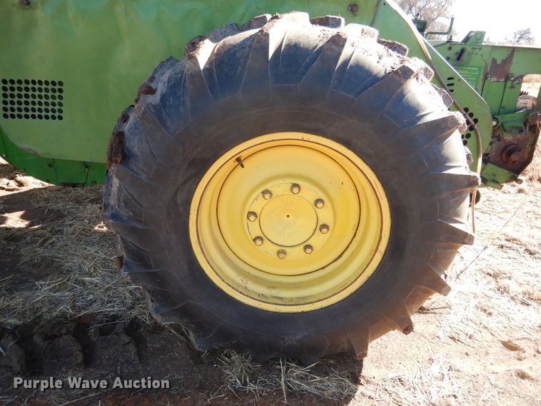 image for item HL9512 1977 John Deere 5440  forage harvester