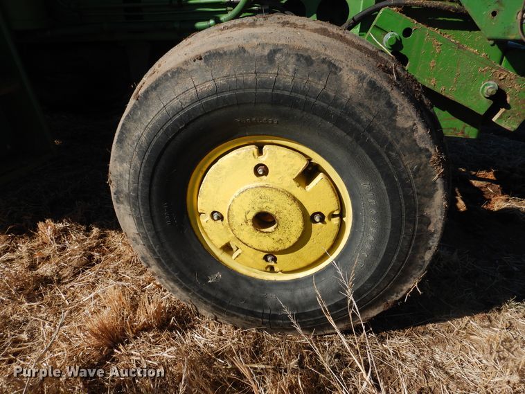 image for item HL9512 1977 John Deere 5440  forage harvester