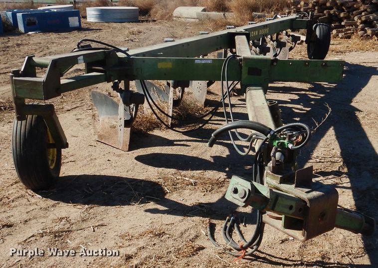 image for item HL9519 John Deere A2700 seven bottom plow
