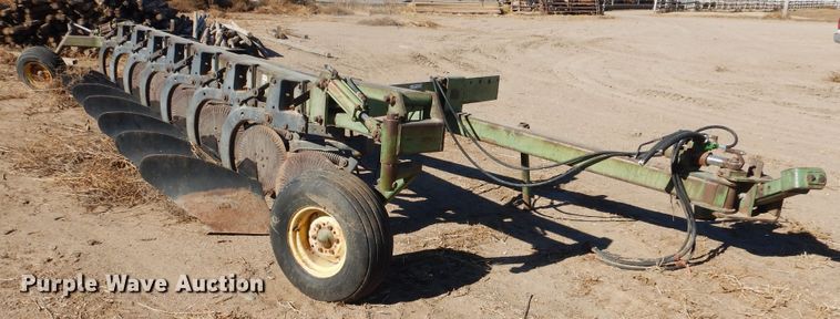 image for item HL9519 John Deere A2700 seven bottom plow