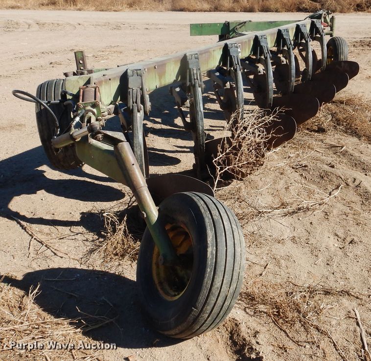image for item HL9519 John Deere A2700 seven bottom plow