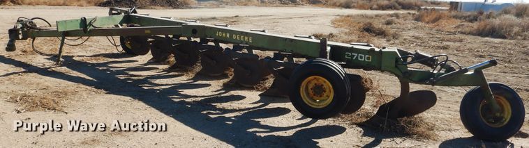 image for item HL9519 John Deere A2700 seven bottom plow