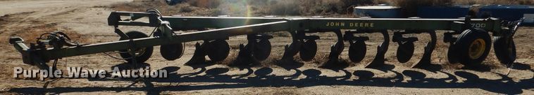 image for item HL9519 John Deere A2700 seven bottom plow