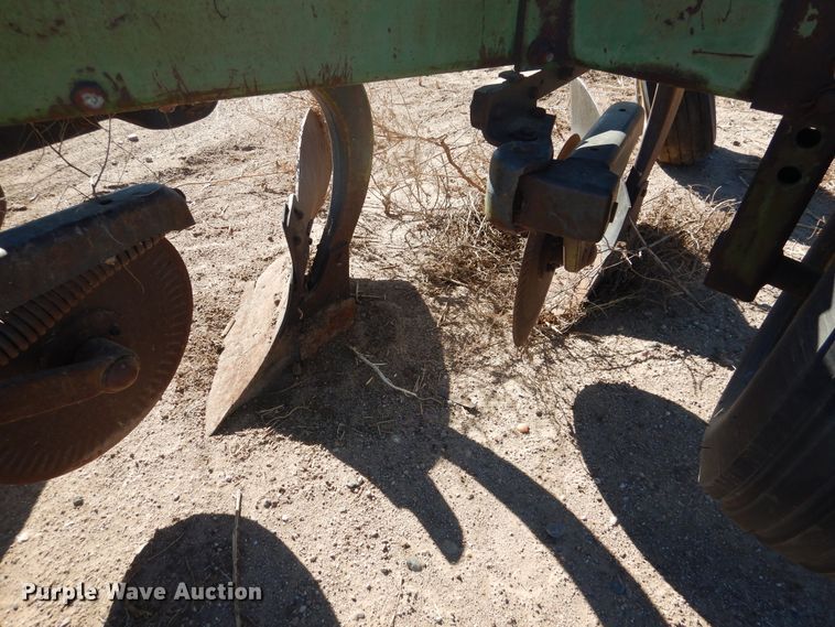 image for item HL9519 John Deere A2700 seven bottom plow