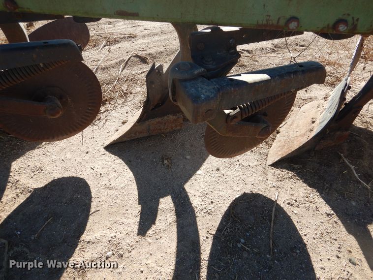 image for item HL9519 John Deere A2700 seven bottom plow