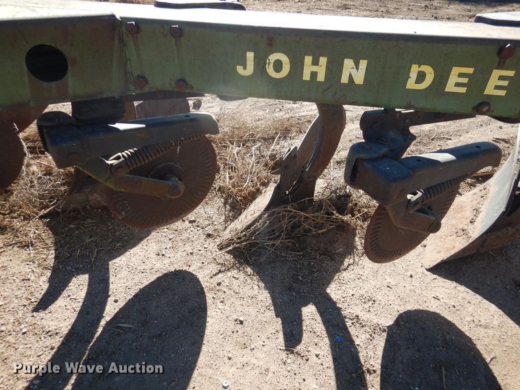 image for item HL9519 John Deere A2700 seven bottom plow
