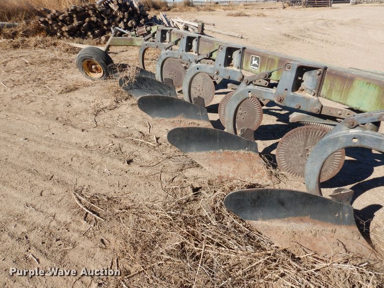 image for item HL9519 John Deere A2700 seven bottom plow