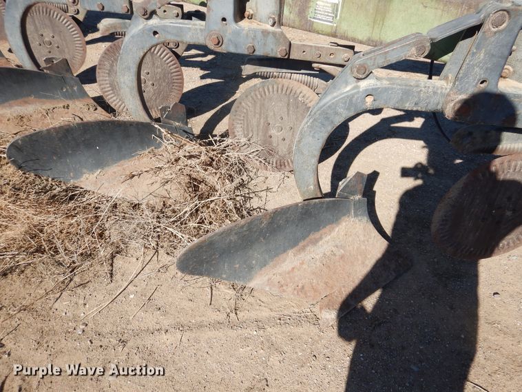 image for item HL9519 John Deere A2700 seven bottom plow