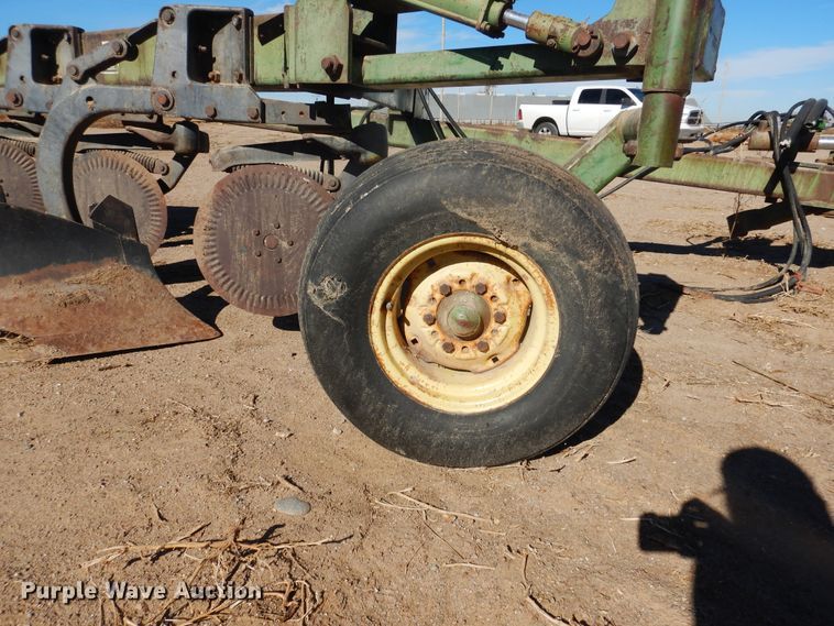 image for item HL9519 John Deere A2700 seven bottom plow