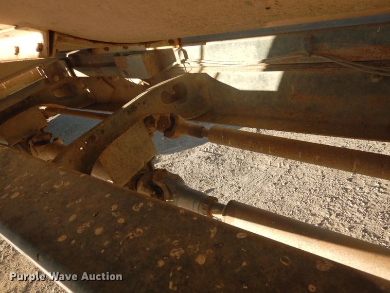 image for item HL9527 2000 International 4900  feed mixer truck