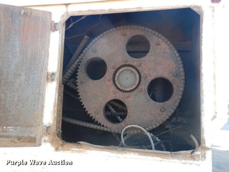 image for item HL9527 2000 International 4900  feed mixer truck