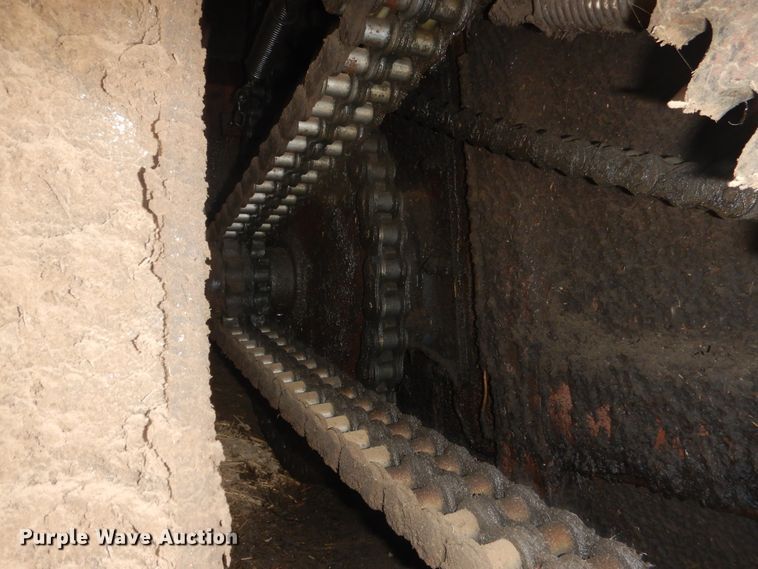 image for item HL9527 2000 International 4900  feed mixer truck