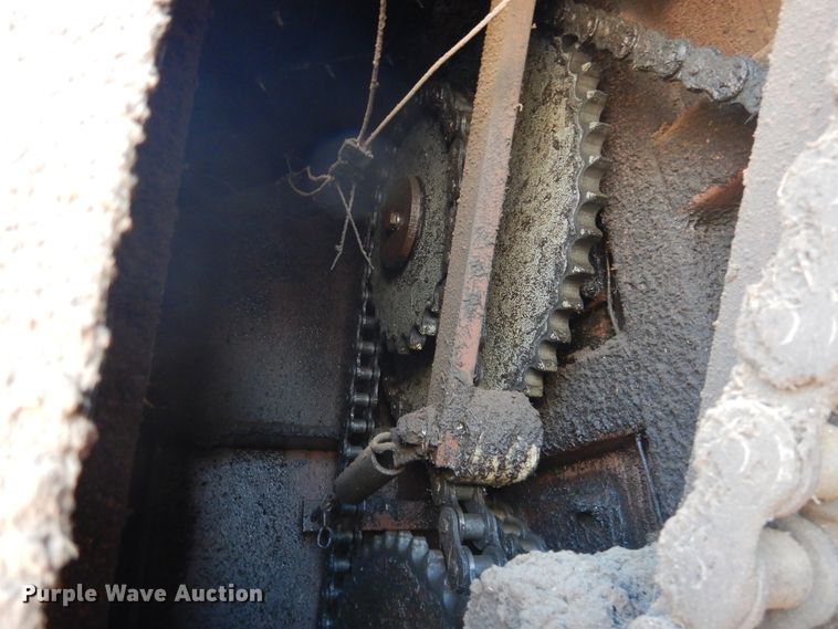 image for item HL9527 2000 International 4900  feed mixer truck