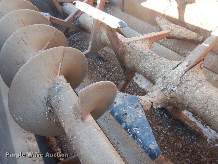 image for item HL9527 2000 International 4900  feed mixer truck