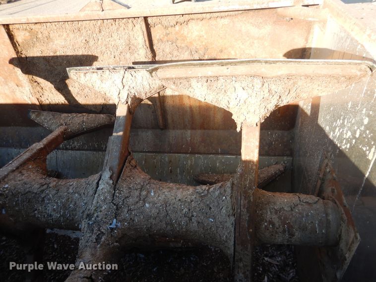 image for item HL9527 2000 International 4900  feed mixer truck