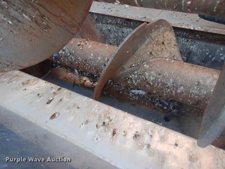 image for item HL9527 2000 International 4900  feed mixer truck