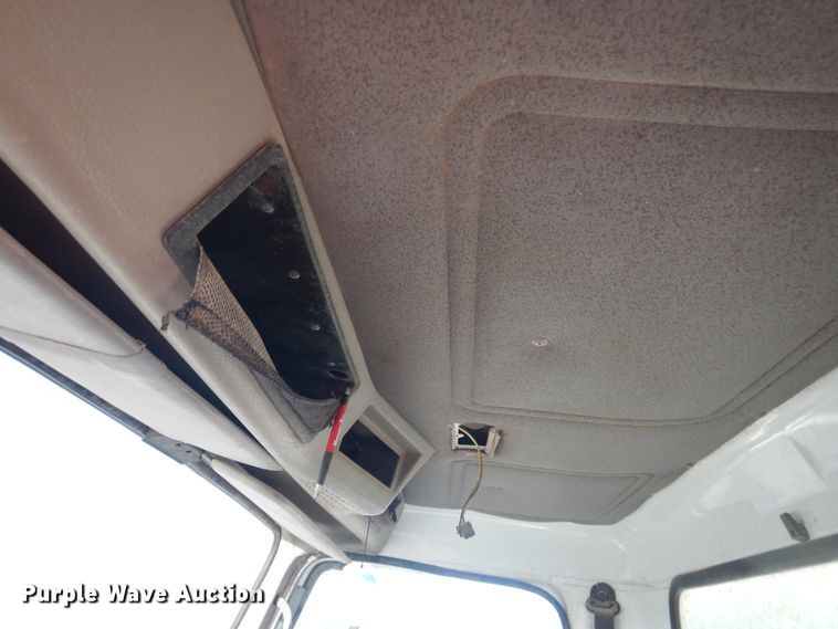 image for item HL9527 2000 International 4900  feed mixer truck