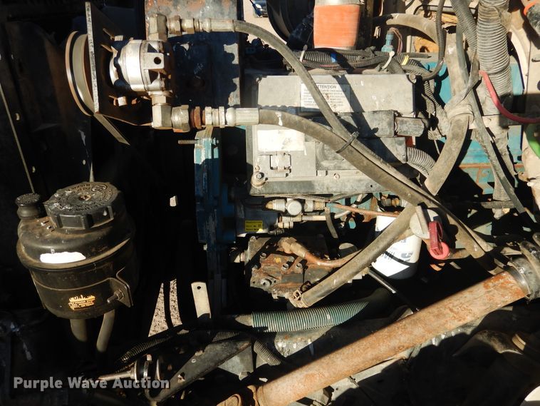 image for item HL9527 2000 International 4900  feed mixer truck