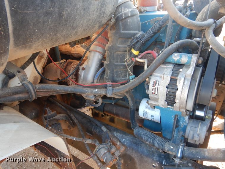 image for item HL9527 2000 International 4900  feed mixer truck