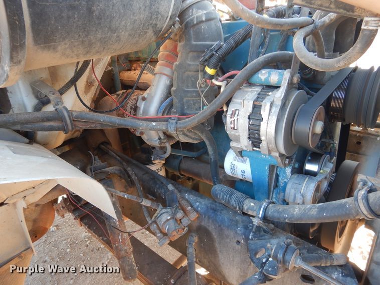 image for item HL9527 2000 International 4900  feed mixer truck