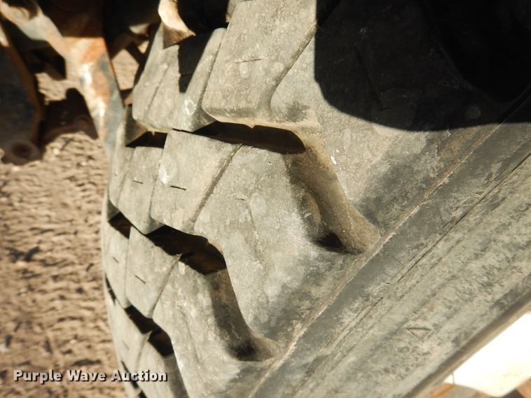 image for item HL9527 2000 International 4900  feed mixer truck