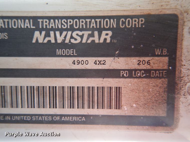 image for item HL9527 2000 International 4900  feed mixer truck