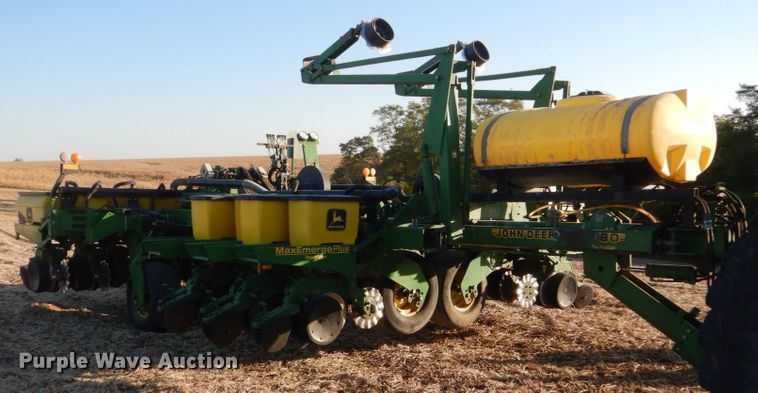 image for item HP9993 John Deere 1780 split row planter