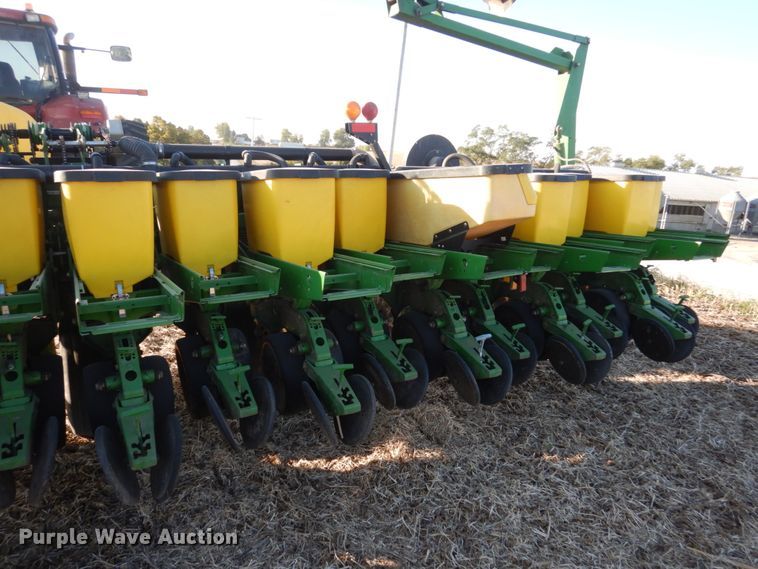 image for item HP9993 John Deere 1780 split row planter