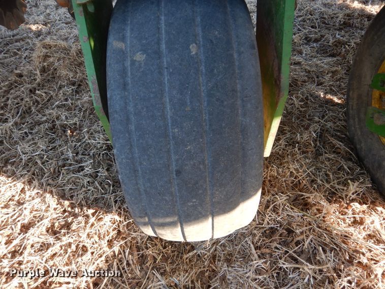 image for item HP9993 John Deere 1780 split row planter