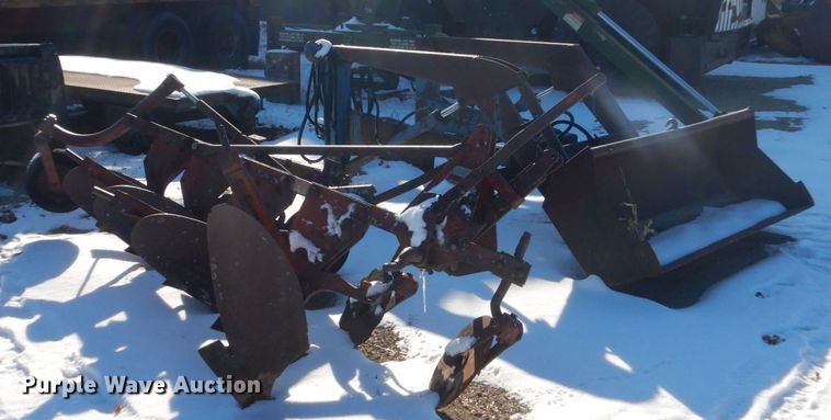 image for item HS9404 (2) pieces of ag equipment