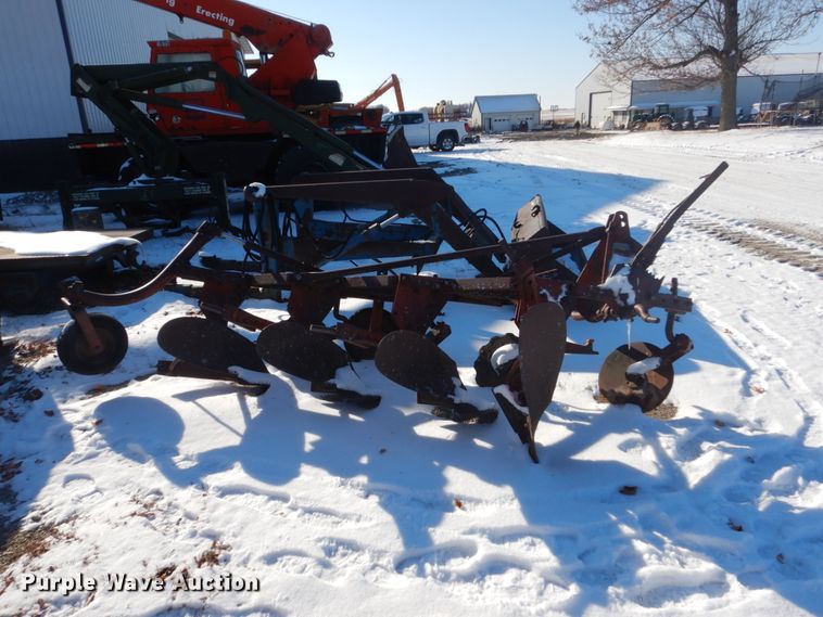 image for item HS9404 (2) pieces of ag equipment