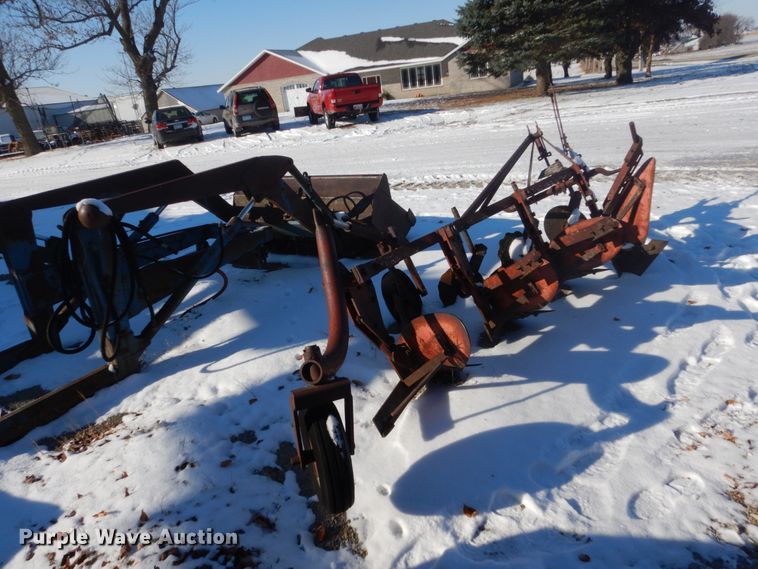 image for item HS9404 (2) pieces of ag equipment