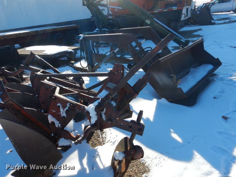 image for item HS9404 (2) pieces of ag equipment