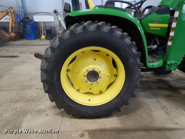 image for item HS9432 1999 John Deere 4600  tractor