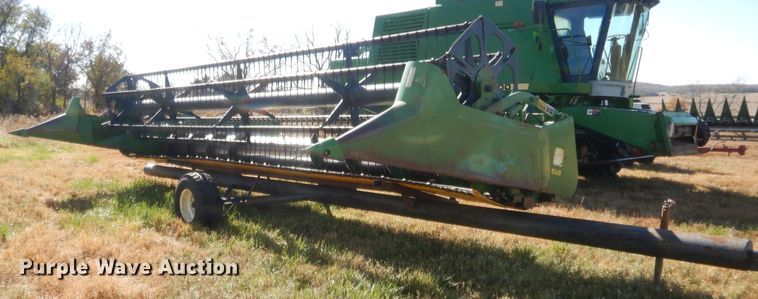 image for item HW9125 1993 John Deere 925 rigid head