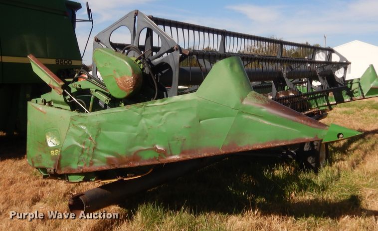 image for item HW9125 1993 John Deere 925 rigid head