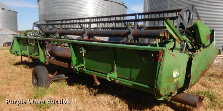 image for item HW9125 1993 John Deere 925 rigid head