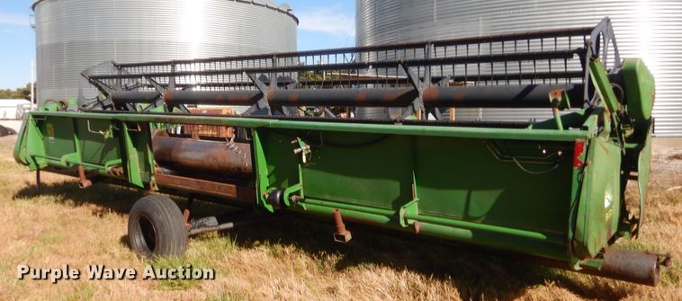 image for item HW9125 1993 John Deere 925 rigid head