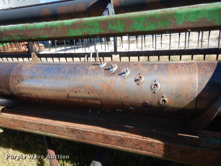 image for item HW9125 1993 John Deere 925 rigid head