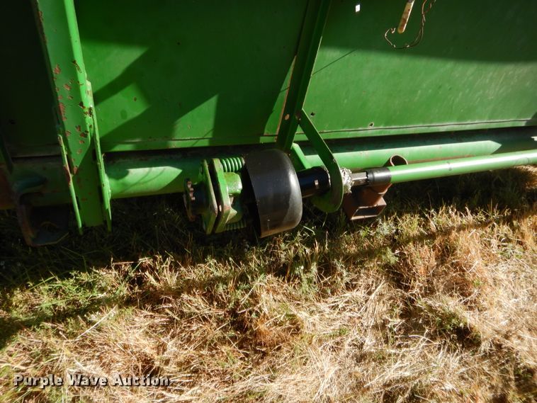 image for item HW9125 1993 John Deere 925 rigid head