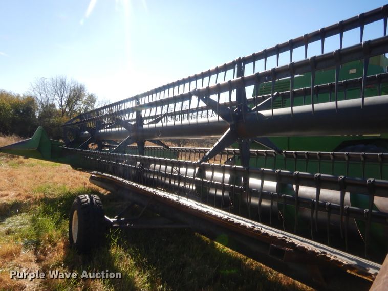 image for item HW9125 1993 John Deere 925 rigid head