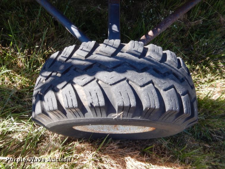 image for item HW9125 1993 John Deere 925 rigid head