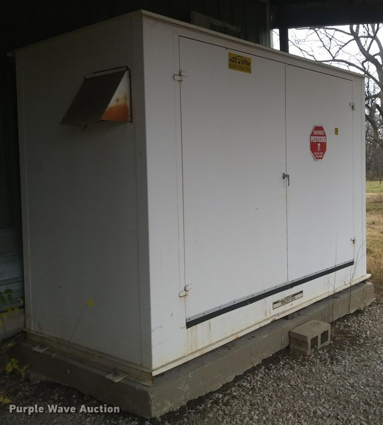 Pesticide storage box in Chetopa, KS Item H1806 sold Purple Wave