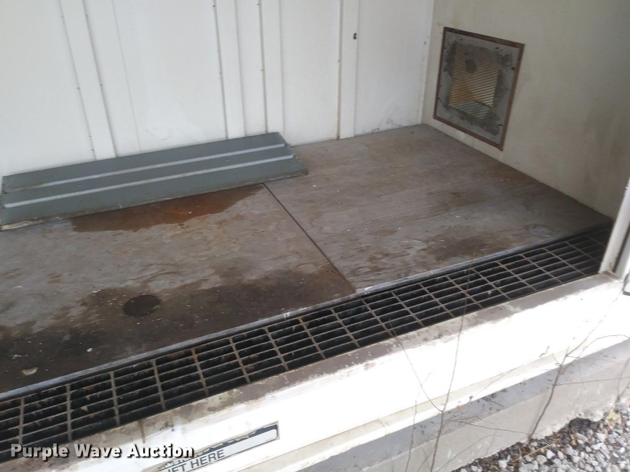 Pesticide storage box in Chetopa, KS Item H1806 sold Purple Wave