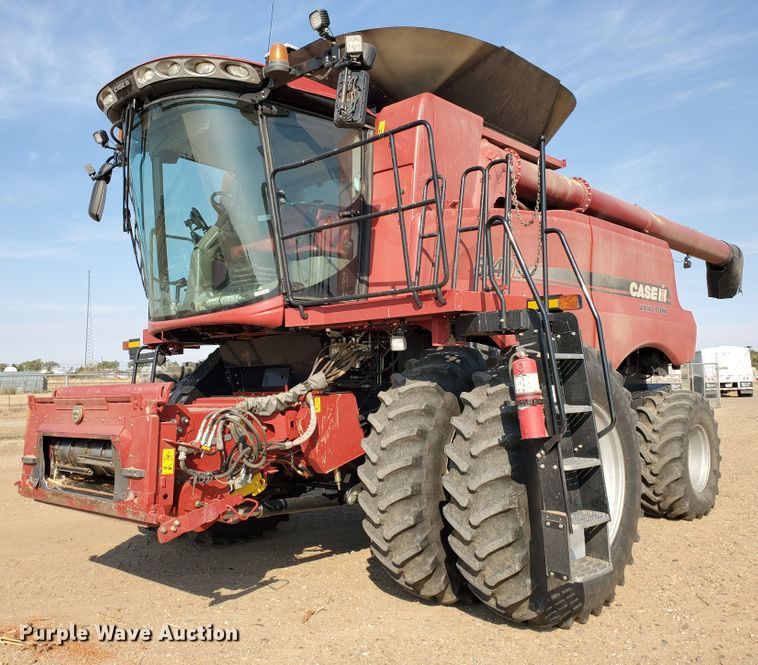 image for item DG8361 2015 Case IH 6140  combine