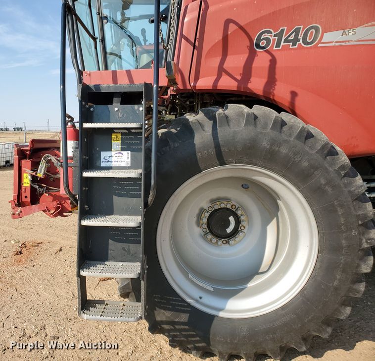 image for item DG8361 2015 Case IH 6140  combine