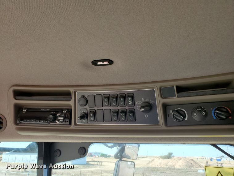 image for item DG8361 2015 Case IH 6140  combine