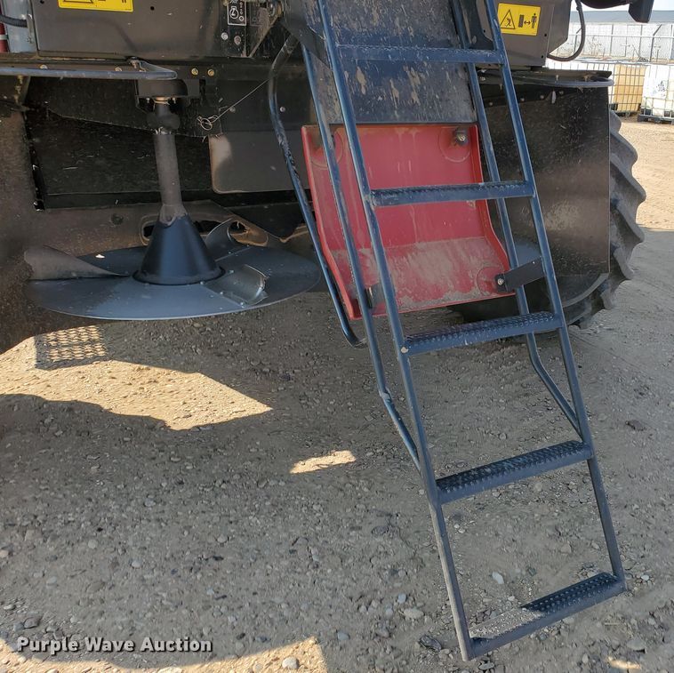 image for item DG8361 2015 Case IH 6140  combine