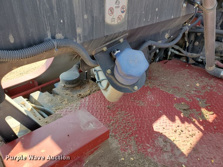 image for item DG8361 2015 Case IH 6140  combine