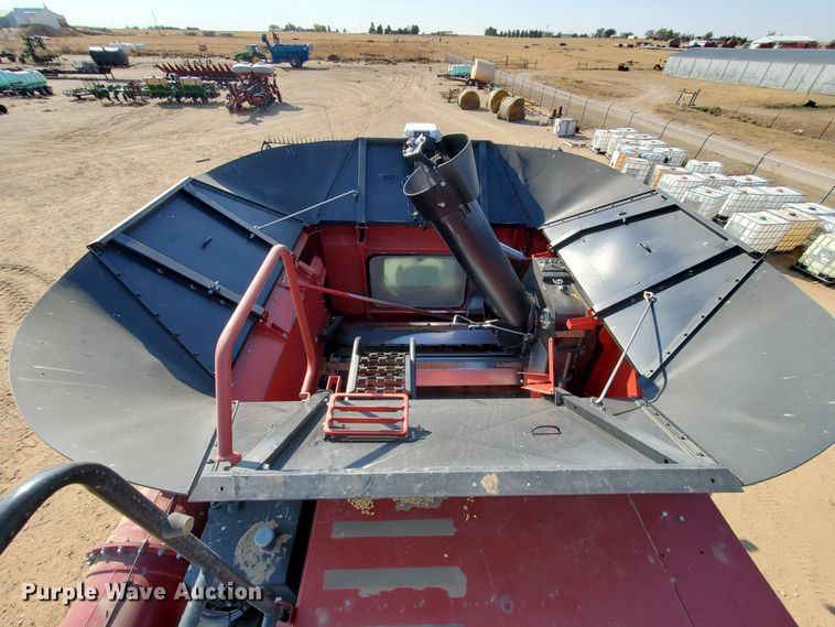 image for item DG8361 2015 Case IH 6140  combine
